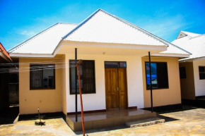 The Connected Living Lodge with AC ,Wi-Fi and Netflix